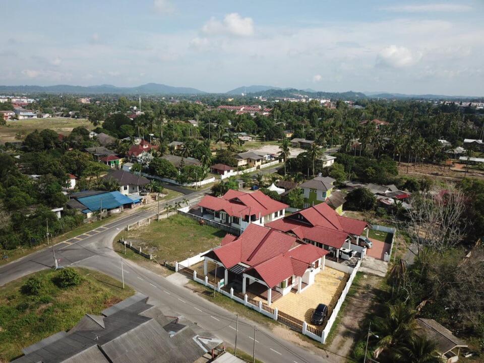 Wan'S Beach Guest House Дунгун Екстериор снимка