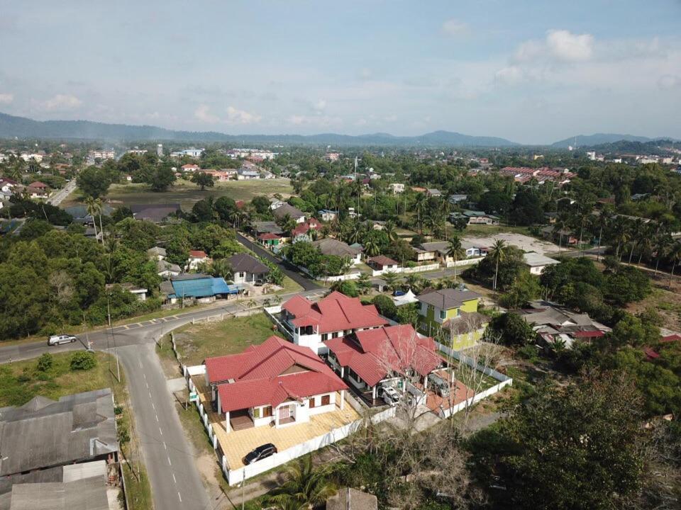 Wan'S Beach Guest House Дунгун Екстериор снимка