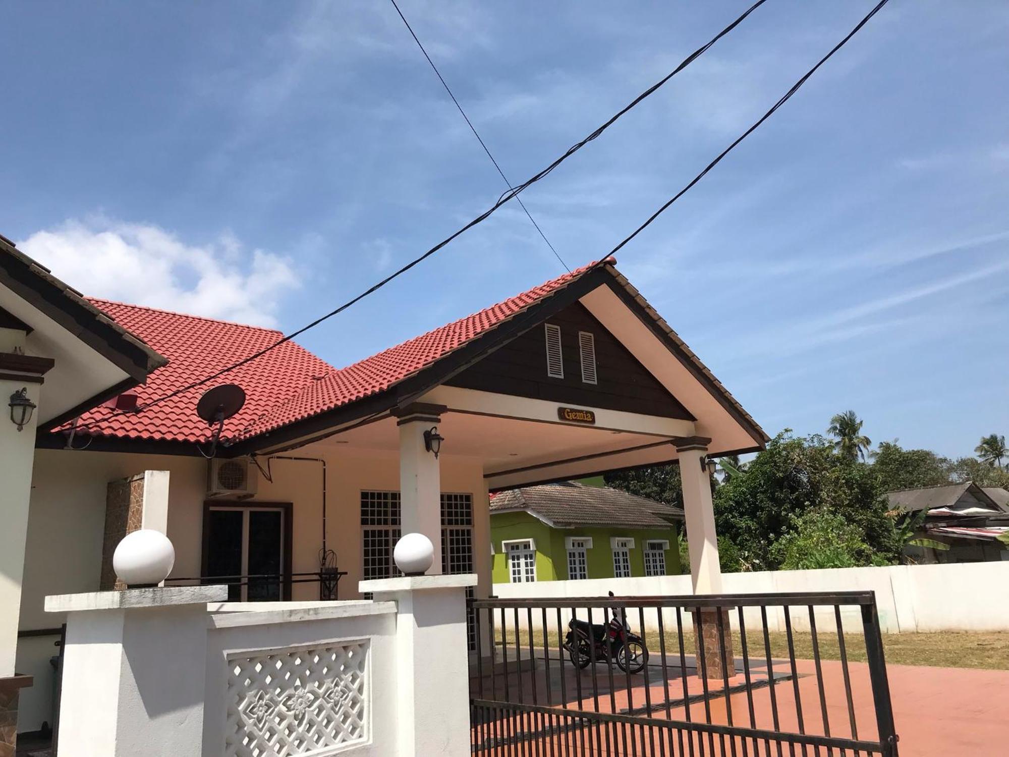 Wan'S Beach Guest House Дунгун Екстериор снимка