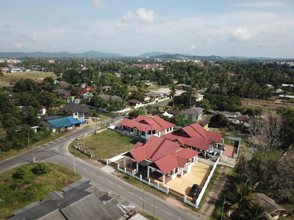 Wan'S Beach Guest House Дунгун Екстериор снимка